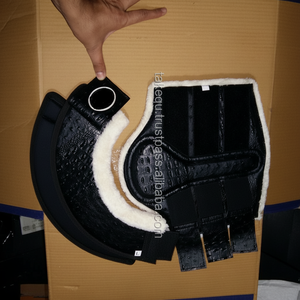 Bottes de cheval brossantes à imprimé d'autruche - Product Image 1