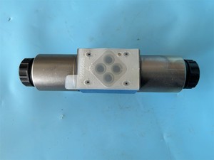 R900953654 4WRA6V30-2X/G24N9K4/V-589 วาล์วควบคุมทิศทางไฮดรอลิกแบบสัดส่วน NG6 315 บาร์ มีสินค้าในสต็อก จัดส่งรวดเร็ว - Product Image 3