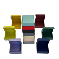 Boîte en carton ondulé de vernissage brillant avec revêtement UV personnalisé pour bijoux montres parfumées-papier kraft couleur imprimée en relief