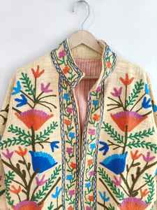 Chaqueta de Algodón Bordada Suzani, Abrigo Bohemio Hecho a Mano, Ropa de Moda Tribal para Festivales, Chaqueta de Algodón Suzani - Product Image 2