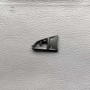 ใช้ได้กับฝาครอบปุ่มพวงมาลัยมัลติฟังก์ชั่นของ Skoda Octavia, Superb, Kodiaq, Fabia และ Rapid - Product Image 2