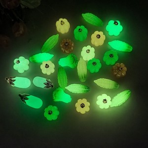 Venta al por mayor de Mini Figuras de Personajes de Dibujos Animados Lindos y de la Suerte, DIY, Luminosas, de Resina, con Cuentas de Frutas, en Bolsas Sorpresa de Mang Dai - Product Image 6