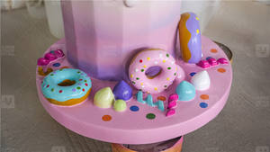 Cadeau personnalisé décoration de magasin de souvenirs meubles d'affichage de sucette de fête en résine accessoires de sculpture de bonbons en fibre de verre colorés - Product Image 5