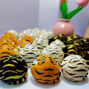 Figurine de tigre en bois orange, blanc, noir, en bois de tilleul, animal du zodiaque, décoration de bureau, cadeau pour enfants de 7 à 12 ans - Product Image 1