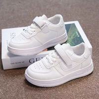 Sneakers pour enfants en PU blanc avec logo personnalisé OEM, fermeture à scratch, chaussures décontractées pour l'école et le sport pour enfants