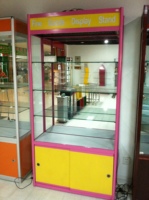 Vitrines d'exposition en verre LED personnalisées avec cadre en aluminium - Construction sonore de haute qualité, facile à nettoyer, personnalisable