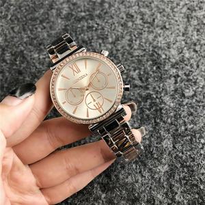 Reloj Cronógrafo de Dos Tonos con Pedrería Dorada para Mujer, Esfera con Números Romanos, Reloj de Pulsera de Lujo de Acero Inoxidable - Product Image 3