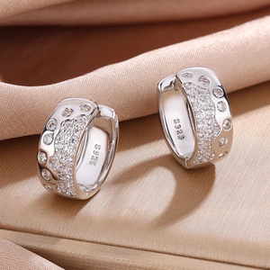 Manufacturer Supplier Fashion Jewelry Gold Plated Copper Micro Pave 1.5MM Zircon Trendy <b>Huggie</b> Hoop Earrings for Women - Product Image 3