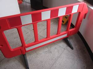 De 1950mm en amarillo de tráfico de plástico cerca de las barreras - Product Image 5