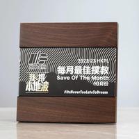 Prix de plaque de certificat en bois carré personnalisé en gros avec MH-MJ0097 de plaque d'argent or cristal noir