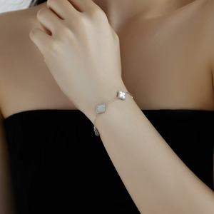 JZM Gioielli Raffinati, Bracciale in Argento S925 con Quadrifoglio e Agata Rossa, Placcato Oro 18k, Regalo per Donna - Product Image 3