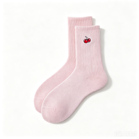 Chaussettes montantes côtelées brodées de fruits OEM OEKO-TEX pour femmes, couleur unie, broderie de fruits mignonne, chaussettes décontractées, cadeau, vente en gros