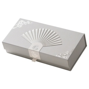 Caja de Regalo Personalizada de Estilo Chino Vintage para Fans, Marcapáginas e Incienso - Product Image 1