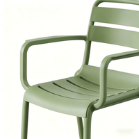Chaise de salle à manger empilable de style nordique avec dossier en plastique épaissi, design moderne et simple, pour l'extérieur, la maison, les restaurants et la cuisine