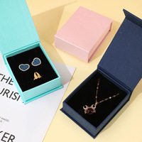 Boîtes d'emballage carrées pour bijoux en stock d'usine, avec logo estampé à chaud, fermeture magnétique, pour bagues, colliers, bracelets, boucles d'oreilles, boîte en papier