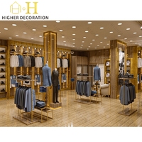 Magasin de vêtements Meubles Hommes Showroom Vitrine Vêtements Vente au détail Vitrine Boutique de luxe Vitrine