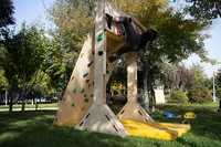 Mur d'escalade portable et réglable en fibre de verre et bois pour enfants, idéal pour parcs sportifs et parcs d'attractions, taille personnalisable, usage intérieur/extérieur, fitness