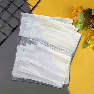 Sacs en plastique refermables à glissière avec logo personnalisé, mat/givré, recyclables, impression offset, pour l'emballage de vêtements, t-shirts - Product Image 4