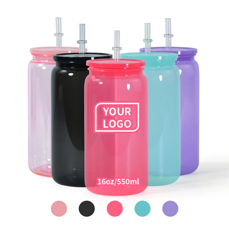 Siap untuk dikirim stiker UV ramah dapat berbentuk 16 oz plastik berwarna-warni dapat soda cangkir botol air dengan tutup dan sedotan