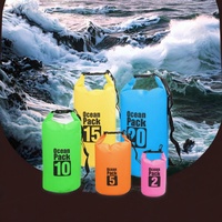 Sac à dos étanche réglable en PVC pour femme, léger, idéal pour la randonnée aquatique, la plage, le surf et les activités nautiques.