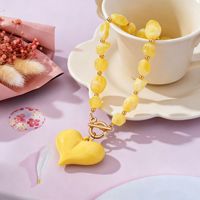 Collier de perles acryliques colorées avec grand pendentif cœur en acrylique, bijoux multicolores pour femme pour les fêtes estivales