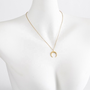 Elegante collana pendente mezza luna in acciaio inossidabile placcato oro dolce nuova catena femminile gioielli <span class=keywords><strong>per</strong></span> regalo di amici - Product Image 1