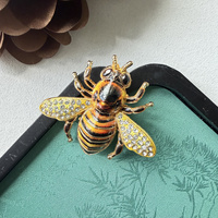 Broche Abeille Style Porcelaine Bleue et Blanche, Épingle de Revers Rétro en Émail et Strass, Insecte Classique Chinois, Broche Florale Abeille