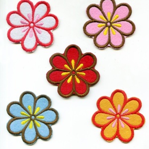 Parches Bordados Termoadhesivos de Poliéster al por Mayor de Fábrica, Ecológicos, con Opciones de Tamaño Personalizado y Color Pantone - Product Image 4