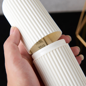 Étui et gobelet portables en plastique deux pièces pour brosse à dents avec gobelet de rinçage et boîte de rangement pour tube de dentifrice pour ustensiles dentaires - Product Image 1
