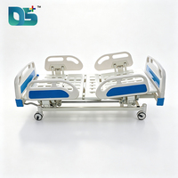 Lit médical manuel à trois fonctions avec manivelles ABS, rails latéraux et tête de lit réglables en hauteur de 45 à 72 cm pour clinique et hôpital