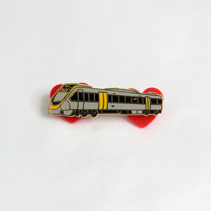 Pin de Esmalte Duro Personalizado de Latón Dorado con Forma de Tren y Corazón Rojo con Base de Goma - Product Image 2
