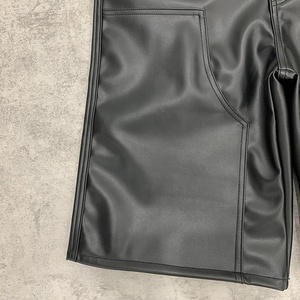 <span class=keywords><strong>Pantaloncini</strong></span> da Uomo in <span class=keywords><strong>Ecopelle</strong></span> Nera Personalizzati Stile Carpentiere - Product Image 4