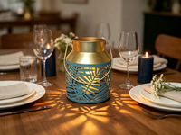 Lanterne en métal bleu sarcelle à découpes en forme de feuille, lanterne décorative portable en fer avec bordure dorée, option d'éclairage LED personnalisable