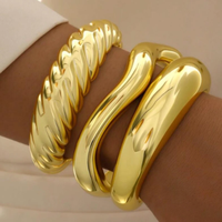 Bracelet jonc ouvert minimaliste en acrylique léger, design moderne, plaqué or/argent, tendance pour le quotidien, pour femme