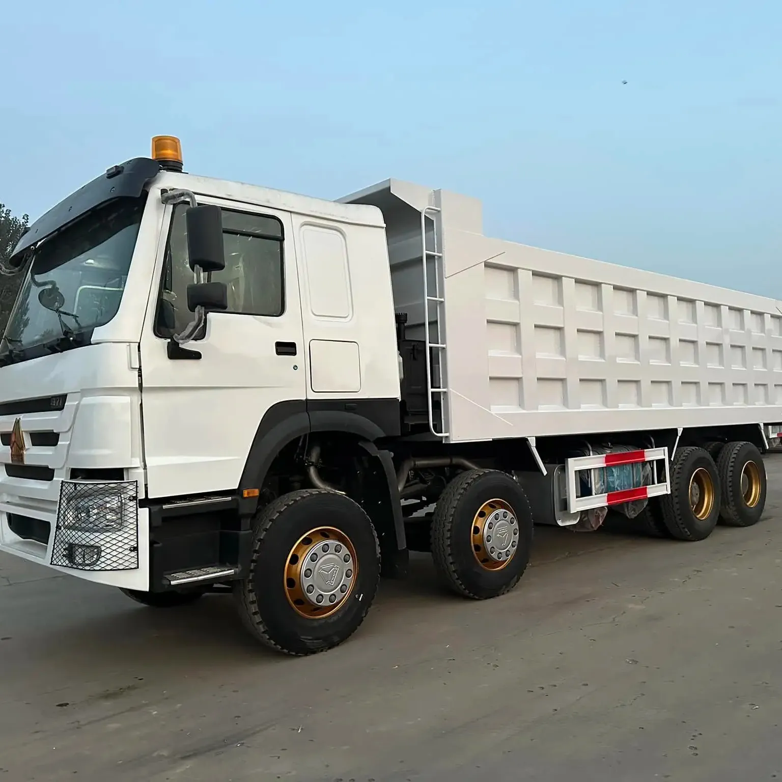 Gloednieuwe 2024 Sinotruk Sino Howo Truck 6*4 10 Wielen 8*4 12 Wielen 380hp 400hp Dumper Kiepwagen Truck