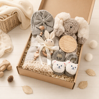 KAIYUE Nouveau Coffret Cadeau Bébé Personnalisé avec Disque Nom Personnalisé, Couverture en Mousseline, Hochet et Chaussons
