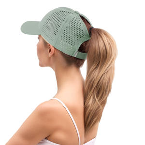 थोक कस्टम चुंबकीय महिला खेल फिटनेस कसरत ठोस रंग महिलाओं की उच्च शीर्ष टोपी पोनीटेल बेसबॉल कैप - Product Image 3