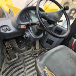 Komatsu WA320 en excellent état, faible nombre d'heures de fonctionnement, peinture d'origine, entièrement entretenu, puissance élevée, haute efficacité, prêt à l'emploi - Product Image 2