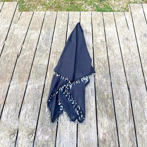 Foulard carré extensible en soie fait main avec bordure perlée, broderie grise artisanale pour la performance - Product Image 1