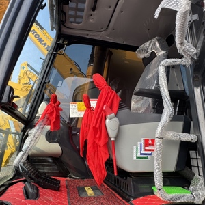 Excavadora Komatsu PC240LC con Potente Motor Cummins, Bomba Hidráulica de 25 Toneladas, de Tamaño Mediano, para Alta Productividad y Bajo Consumo de Combustible - Product Image 3