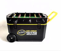 Refroidisseur de jeu de football de table 60L en plastique HS pour seau à glace avec grandes roues pour coffre à glace de pique-nique avec logo promotion