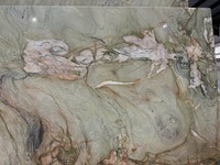 Dalles de quartz rose vert Silk Road en pierre naturelle sur mesure avec veines nuageuses pour revêtement mural intérieur de luxe