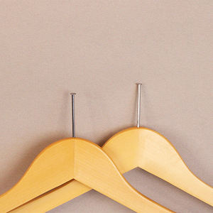 <span class=keywords><strong>Cintre</strong></span> <span class=keywords><strong>antivol</strong></span> de marque personnalisée pour hôtel Cintres de costume en <span class=keywords><strong>bois</strong></span> avec anneau <span class=keywords><strong>antivol</strong></span> - Product Image 3