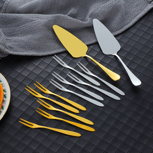 ชุดมีดเค้กสแตนเลสสีทอง 24 ชิ้น พร้อมกล่องของขวัญสำหรับงานวันเกิด - Product Image 3