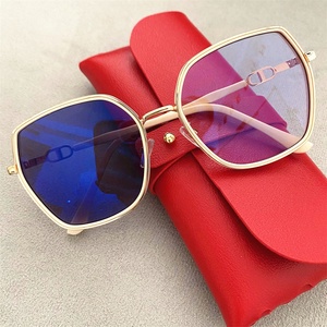 Lunettes Photochromiques Anti-Reflet Vert Argent Grand <span class=keywords><strong>Carré</strong></span> avec Strass Latéraux Scintillants pour <span class=keywords><strong>Femme</strong></span> et Fille, Verres à Changement de Couleur - Product Image 1