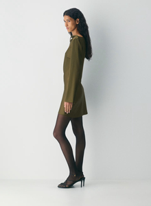 Robe courte à manches longues en satin vert foncé pour femmes avec col empilé pour les fêtes décontractées - Fabriquée sur mesure - Product Image 5