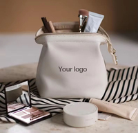 Pochette de maquillage miniature de luxe en cuir PU, étiquette privée personnalisée, fermeture éclair étanche, petite trousse de toilette de voyage