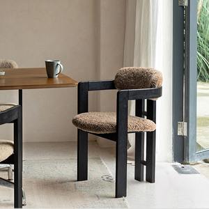 كرسي طعام فاخر وعصري بمسند ذراع كبير، صديق للبيئة وذو ارتفاع مقعد علمي، مناسب لمشاهد متعددة، مغطى بالقماش ومصنوع من الخشب الصلب - Product Image 2