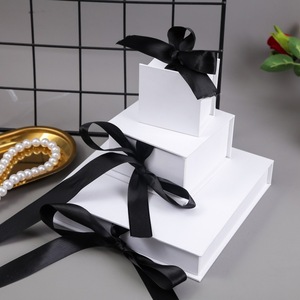 Le signore delle donne guardano le scatole d'imballaggio del braccialetto di lusso dei gioielli con i braccialetti e l'insieme della scatola regalo del cuscino moda - Product Image 6