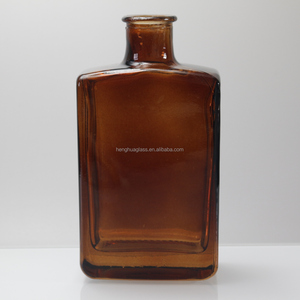 Botella de Vidrio Ámbar Marrón de 200 ml, 200 cc, Tipo Frasco de Bolsillo, Plana y Rectangular, para Licor, Whisky y Bebidas Espirituosas, con Tapón de Corcho - Product Image 5